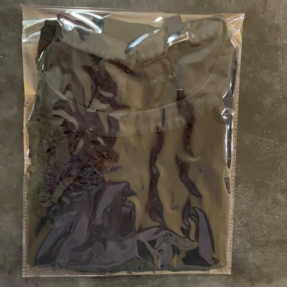 Banana Republic Rosette‎ Silk Top Black - Picture 9 of 10